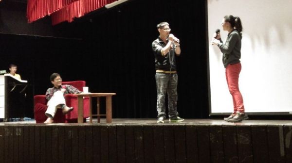 磨哲生老師請學員兩兩上台演練