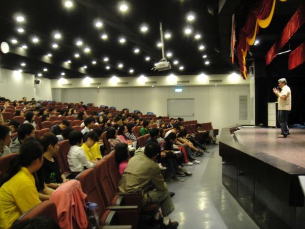 台北全方位人才培訓營學員認真聽講